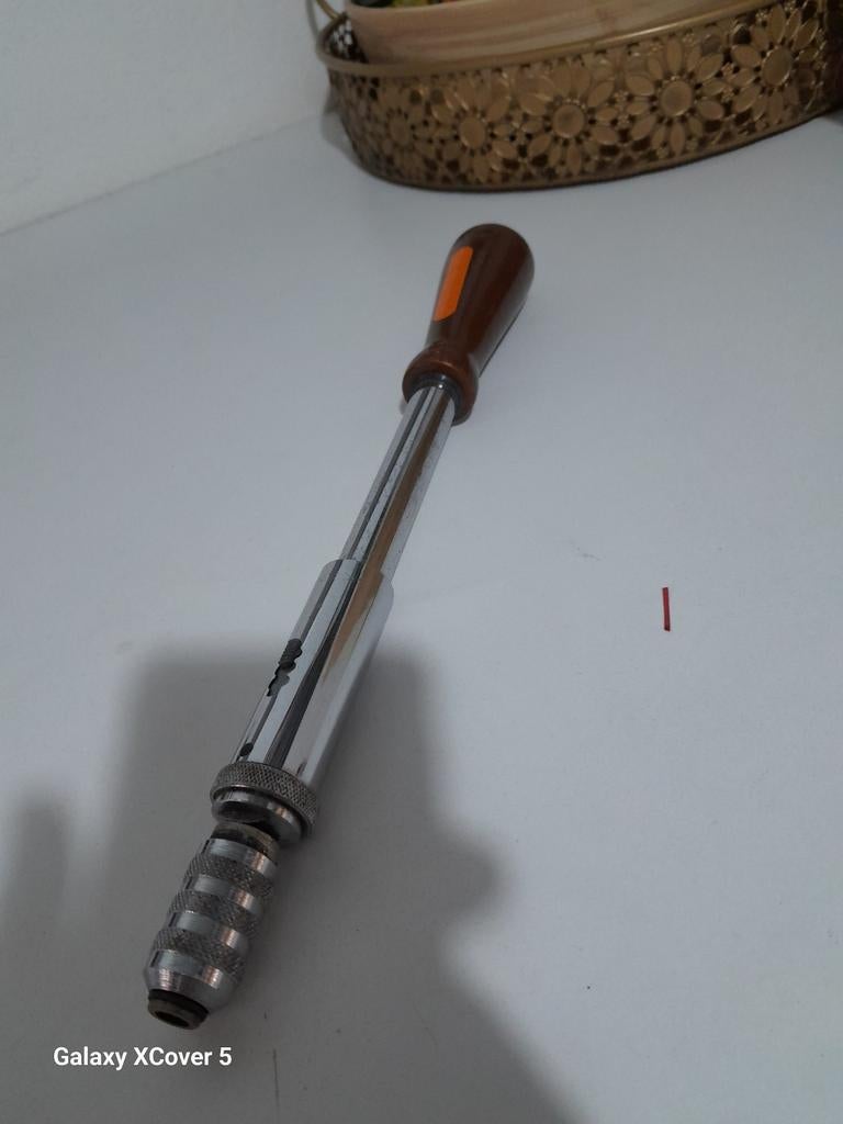Pompschroevendraaier, Ophalen of Verzenden, Zo goed als nieuw, Hout, Raamkozijn