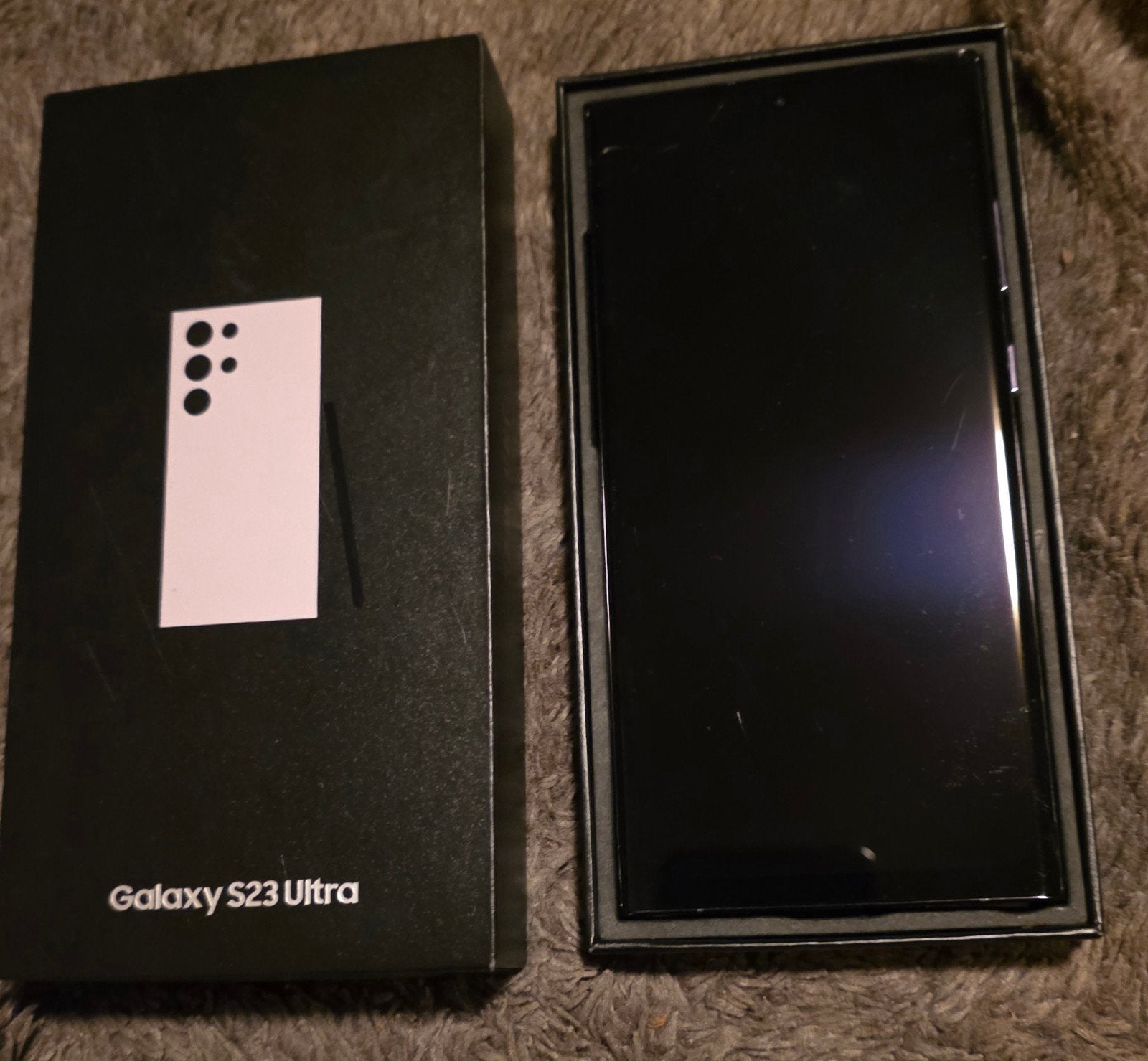 Samsung Galaxy S23 Ultra - Klein barstje, niet zichtbaar