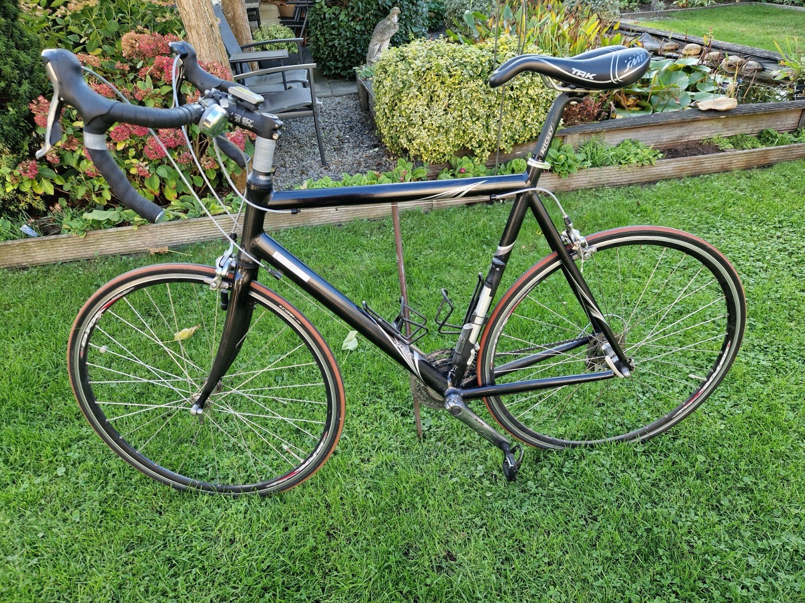 Zwarte racefiets met Shimano 105 onderdelen, 28 inch, Gebruikt, Velgrem, Meer dan 20 versnellingen