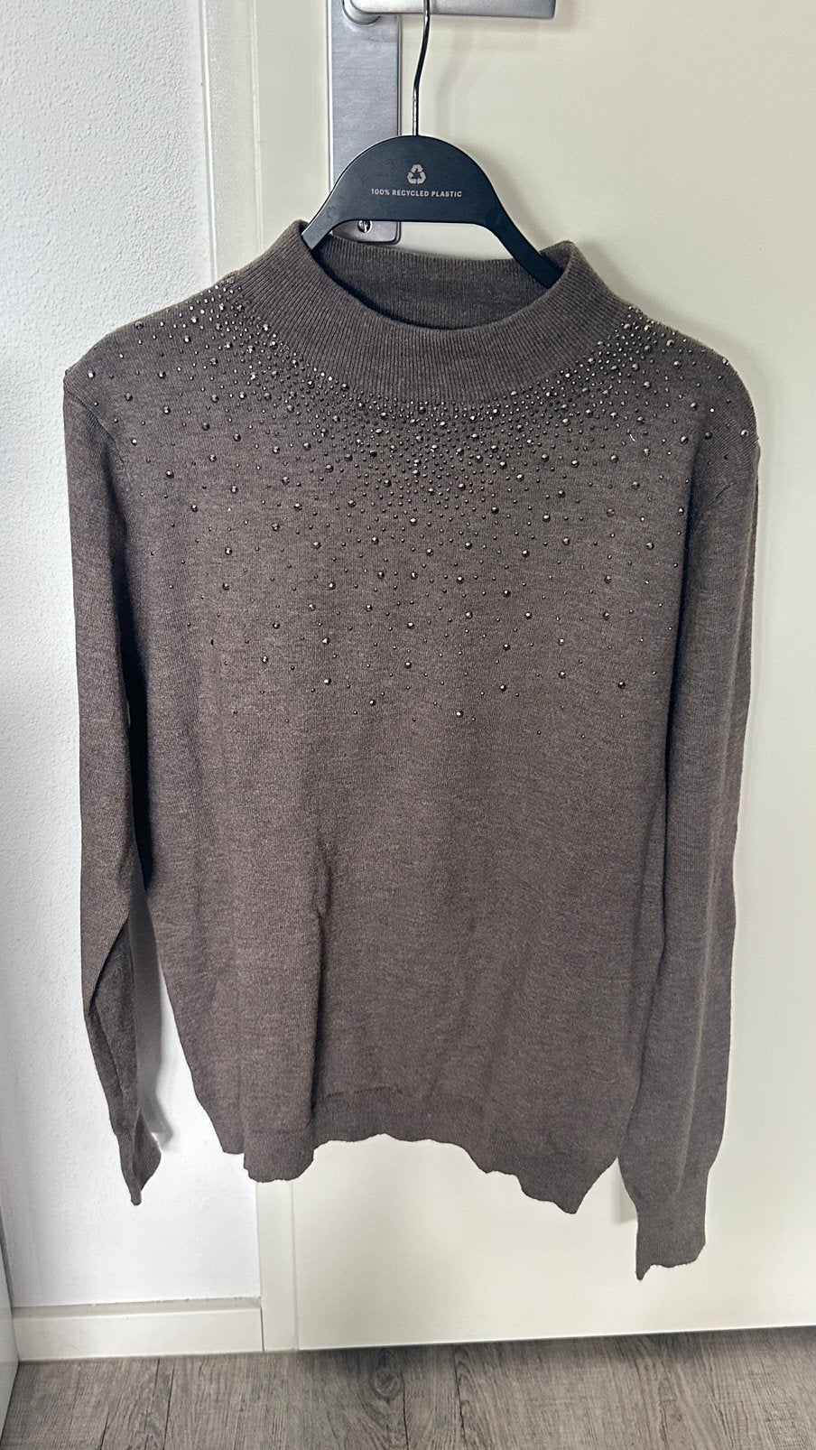 Trui met steentjes, maat M, bruin, eenmalig gedragen, Kleding | Dames, Ophalen of Verzenden, Zo goed als nieuw, Maat 38/40 (M)
