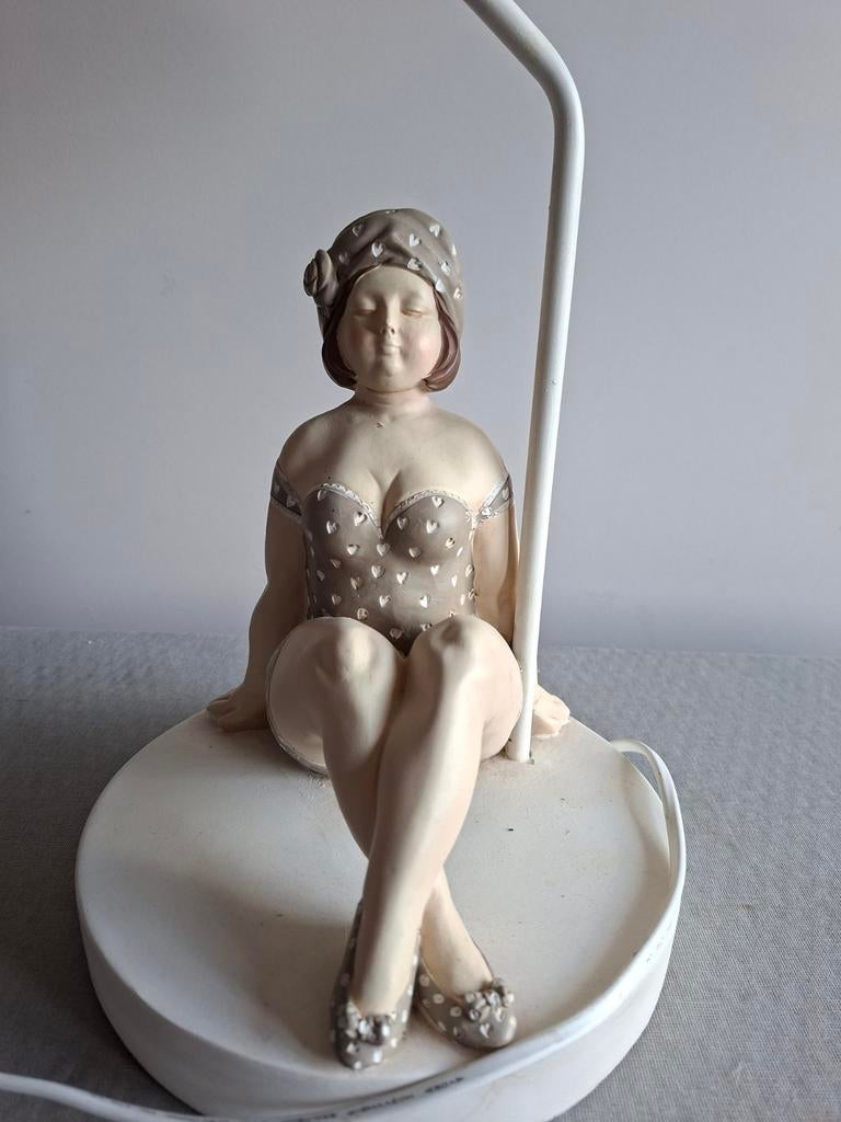 Tafellamp met beeldje van dame in badpak, Overige materialen, Gebruikt, Retro, Speels, Decoratief, 50 tot 75 cm