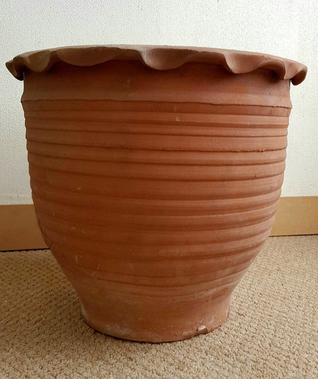 Terracotta bloempot met schulpkraag 30 x 25 cm, Tuin en Terras, Bloempotten, Rond, Zo goed als nieuw, Minder dan 40 cm, Balkon