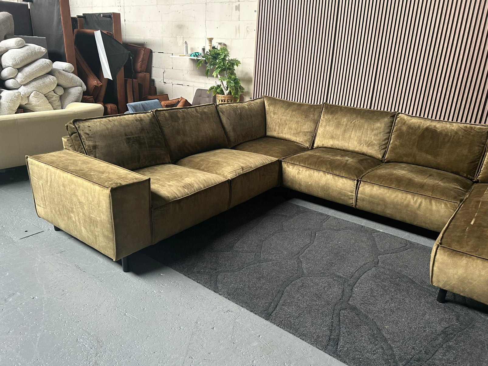 GRATIS LEVERING U-Bank Velvet Mosgroen 395X300 GEREINIGD, U bank velvet groen, Hoekbank, 300 cm of meer, Ophalen of Verzenden