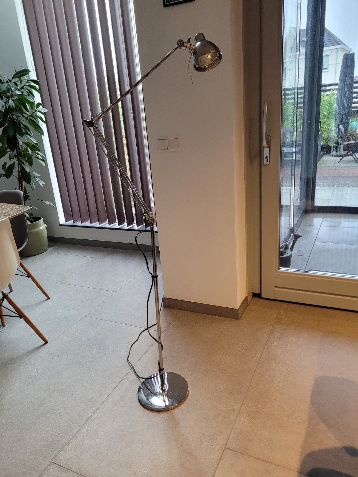 IKEA Antifoni Vloerlamp - Verstelbaar en Modern, Ophalen, Modern, Industrieel, E27 (groot), Zo goed als nieuw