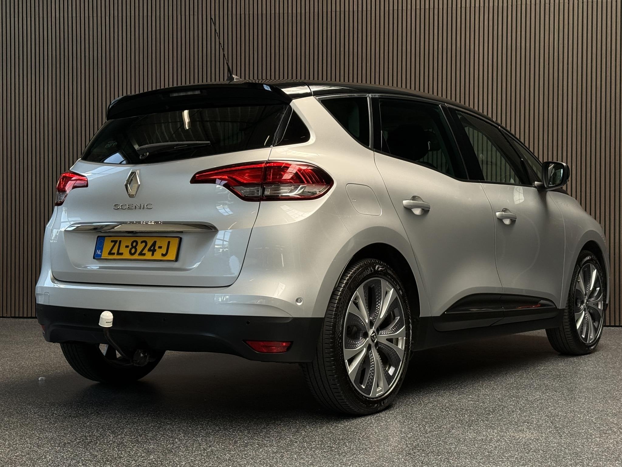Renault Scénic 1.3 TCe Intens | Dodehoek | Camera | Carplay, Voorwielaandrijving, Euro 6, 4 cilinders, Leder en Stof