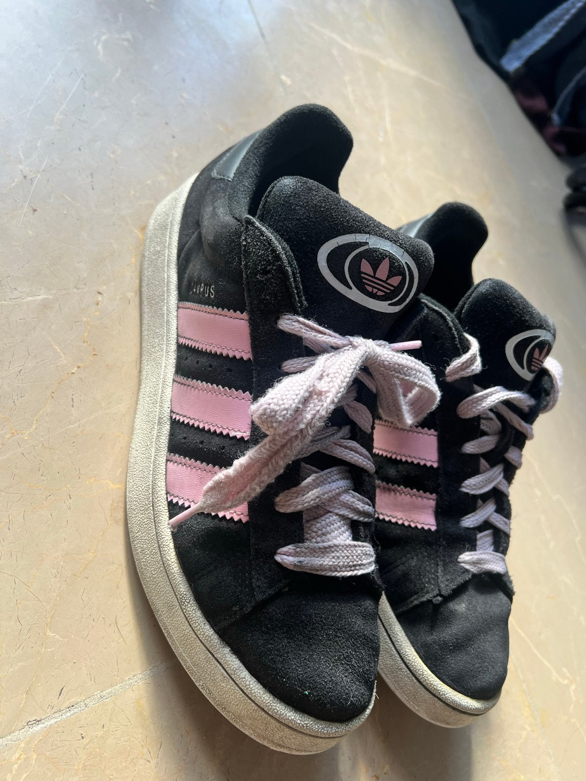 Adidas Campus sneakers maat 43 - Gebruikt, Ophalen of Verzenden, Gedragen, Zwart, Sneakers of Gympen