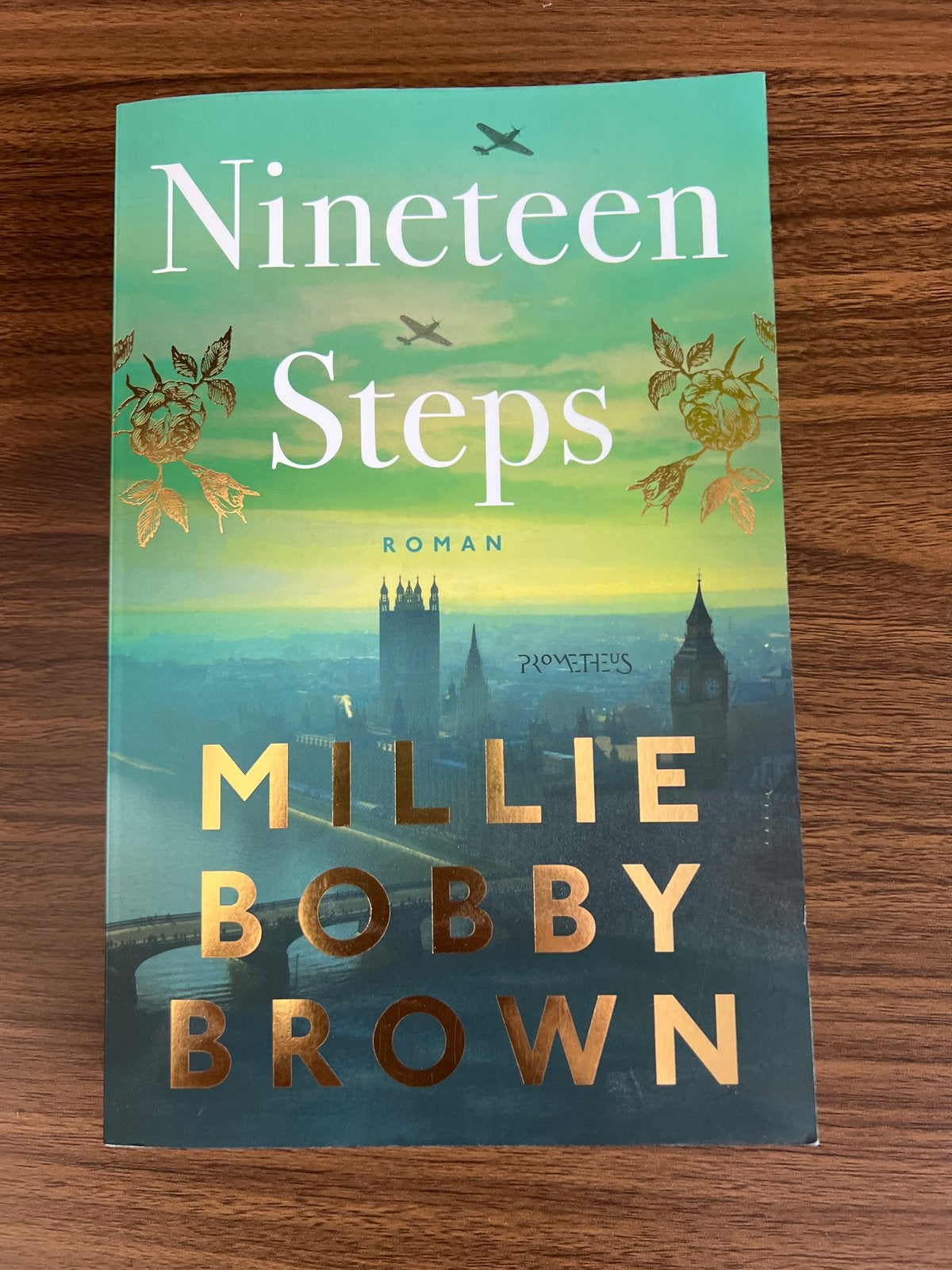 Nineteen Steps - Millie Bobby Brown (Roman), Ophalen of Verzenden, Zo goed als nieuw, Nederland
