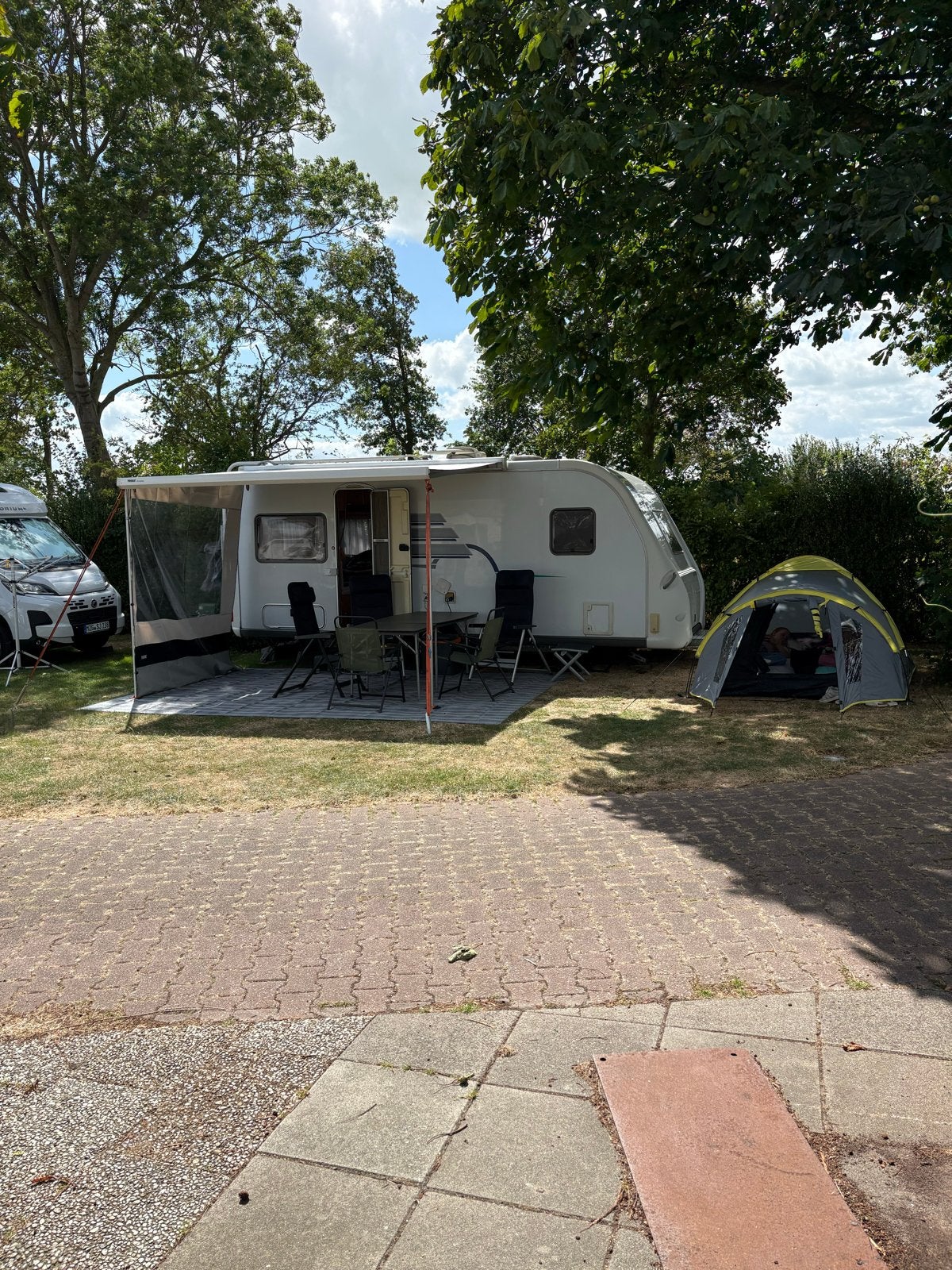 Eriba Moving 465 - Ruime en complete caravan, Vast bed, Rondzit, Particulier, 5 tot 6 meter