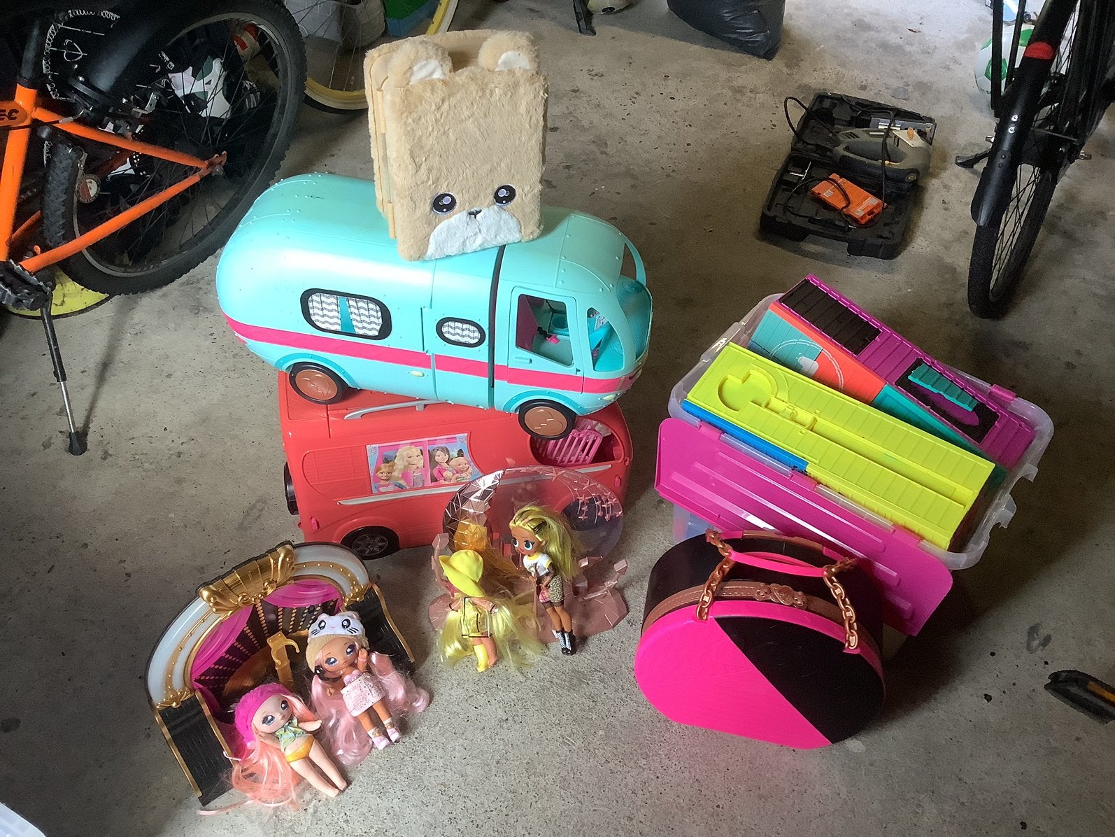 LOL speelgoed/ Barbie camper €25 voor alles, Ophalen, Gebruikt