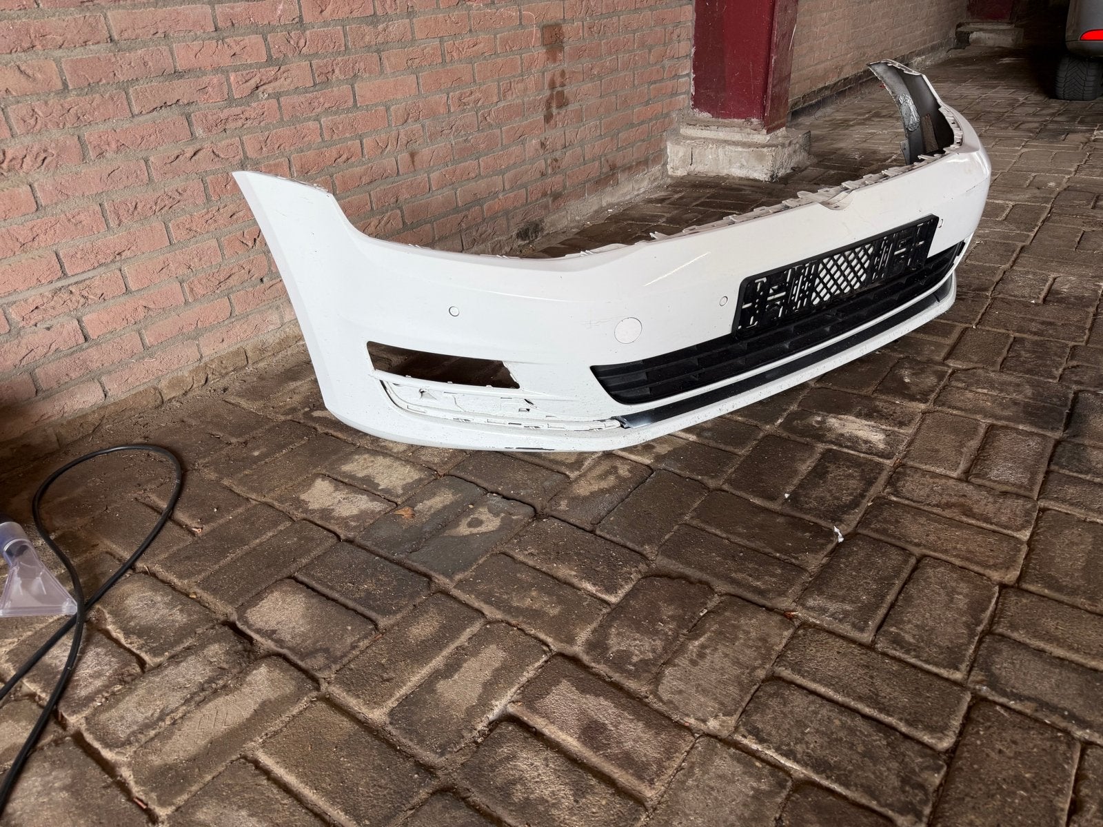 Witte Bumper Volkswagen Golf 7 - Gebruikt, Auto-onderdelen, Carrosserie en Plaatwerk, Bumper, Volkswagen, Voor, Gebruikt, Ophalen