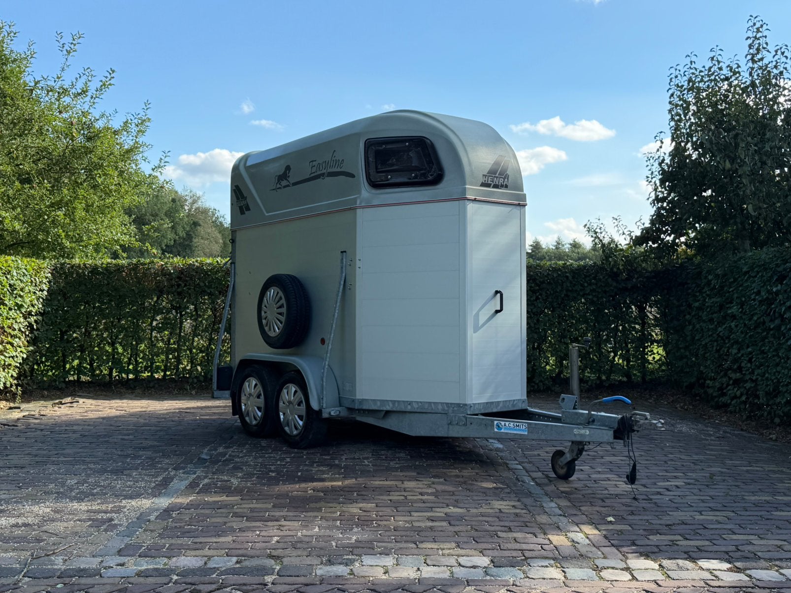 Zeer mooie 1.5 paards henra vol aluminium, Dieren en Toebehoren, Ophalen, Aluminium, Zo goed als nieuw, Info@ttpaardentrailers.nl