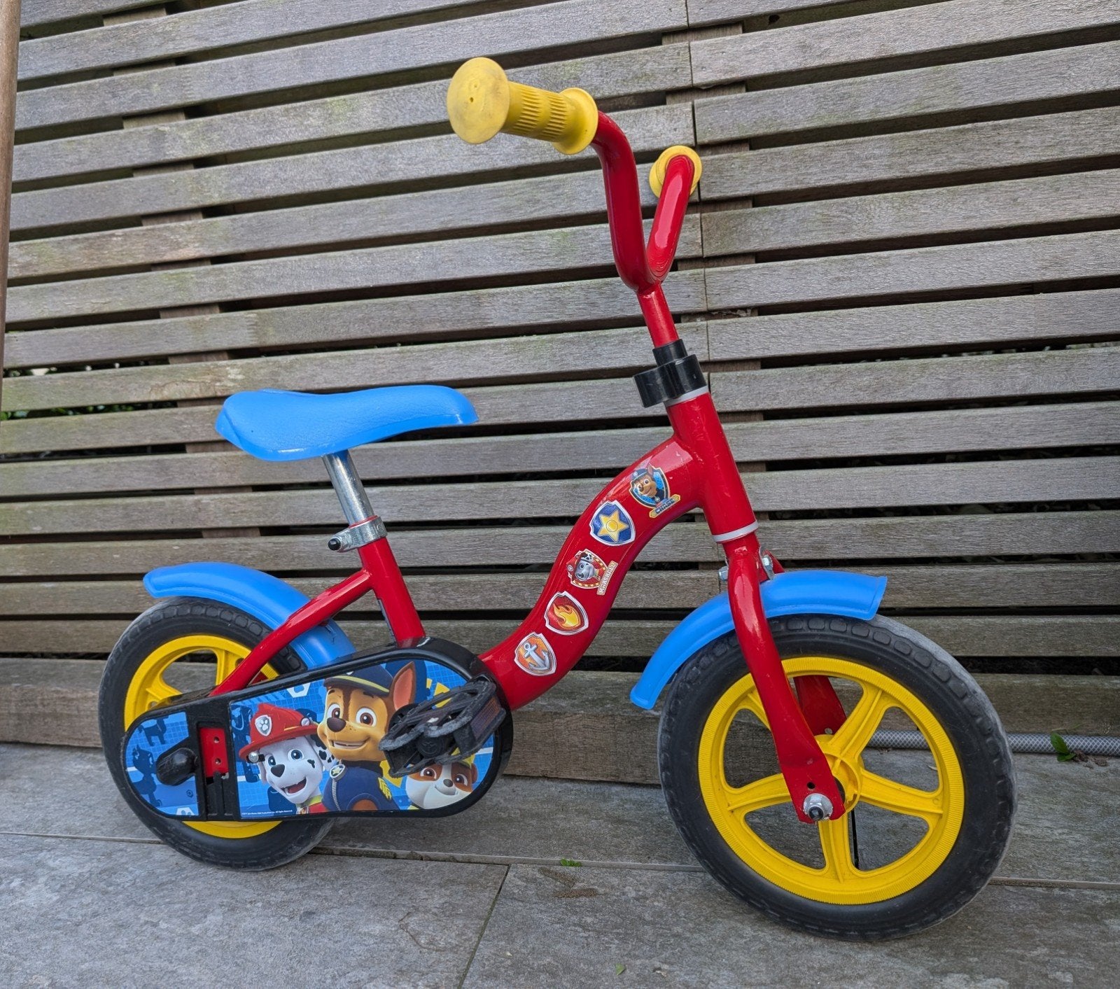 Paw Patrol Kinderfiets - Rood/Blauw - Zo goed als nieuw, Fietsen en Brommers, Ophalen, Terugtraprem, Paw Patrol, Minder dan 16 inch