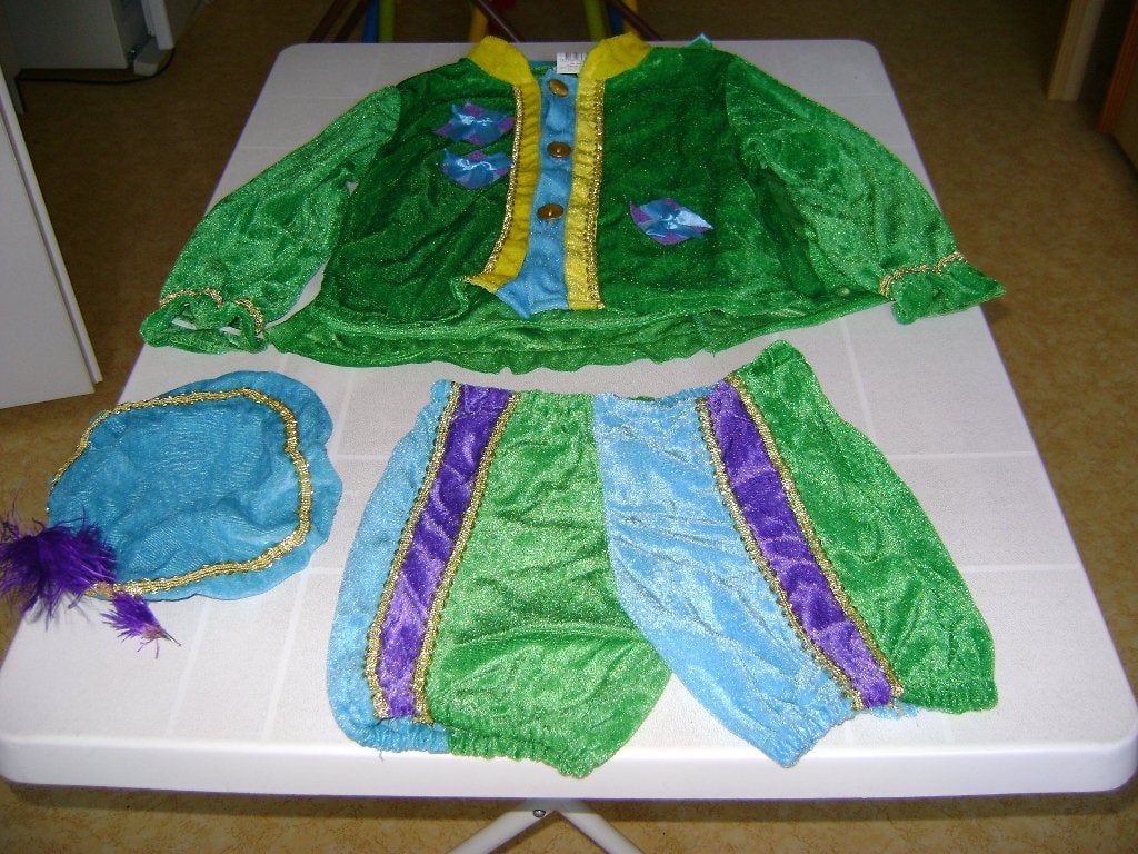 3 del velours pietenpak 6/8jr met korte broek jasje met cape, Diversen, Ophalen of Verzenden, Zo goed als nieuw