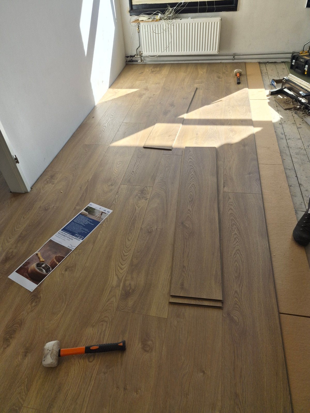 Bruynzeel Laminaat (20m²) met 10mm ondervloer (15m²), Doe-het-zelf en Verbouw, Vloerdelen en Plavuizen, Ophalen, Nieuw, 10 m² of meer