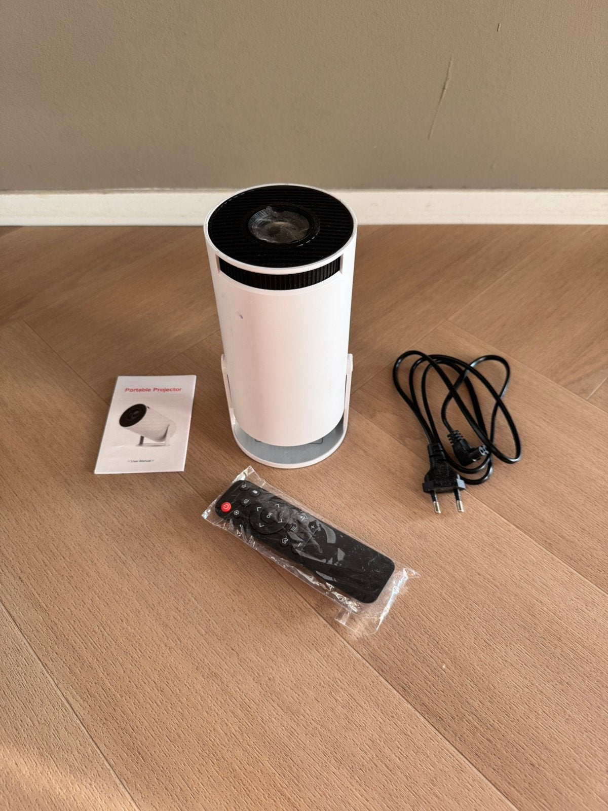 Portable projector, zo goed als nieuw, Ophalen of Verzenden, Zo goed als nieuw, LED