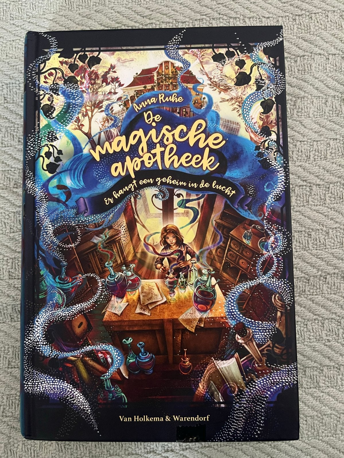 De Magische Apotheek: Er hangt een geheim in de lucht, Boeken, Ophalen, Zo goed als nieuw, Fictie