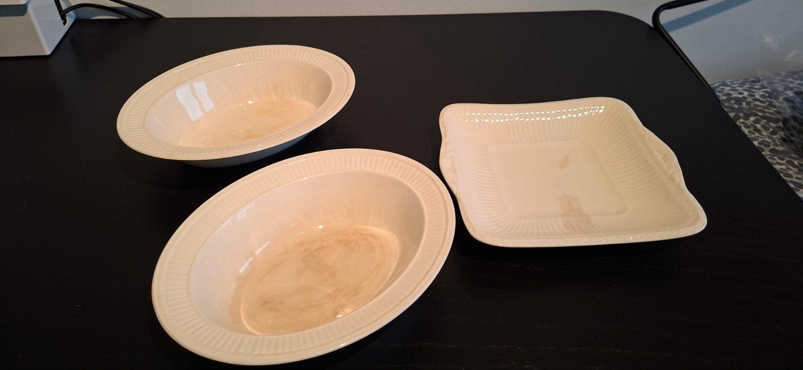 Wedgwood Edme 2 juskommen, 2 diepe schalen, 1 platte, Gebruikt, Klassiek, Ophalen of Verzenden, Schaal of Schalen