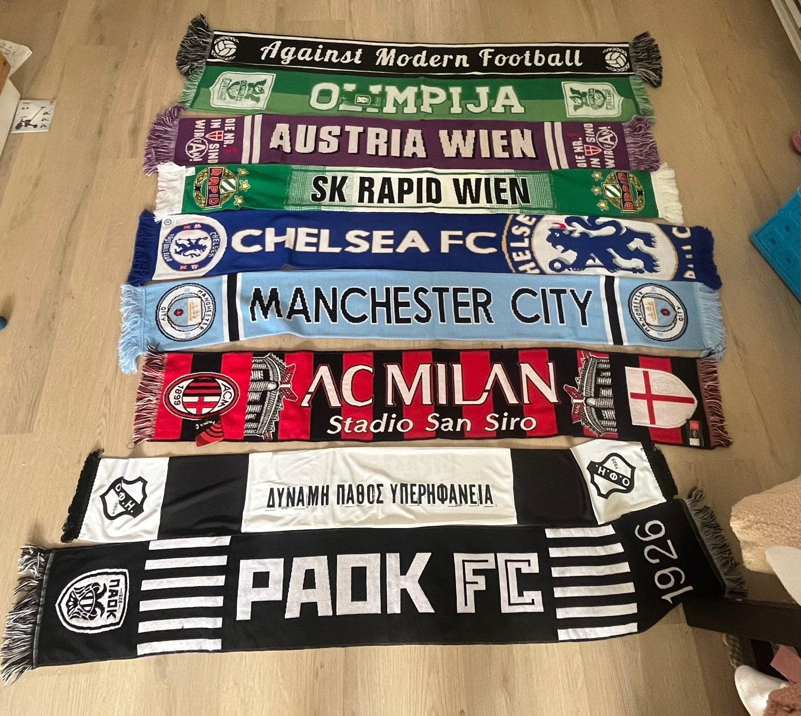 Voetbal sjaals buitendland, Ophalen of Verzenden, Zo goed als nieuw, Buitenlandse clubs, Vaantje of Sjaal