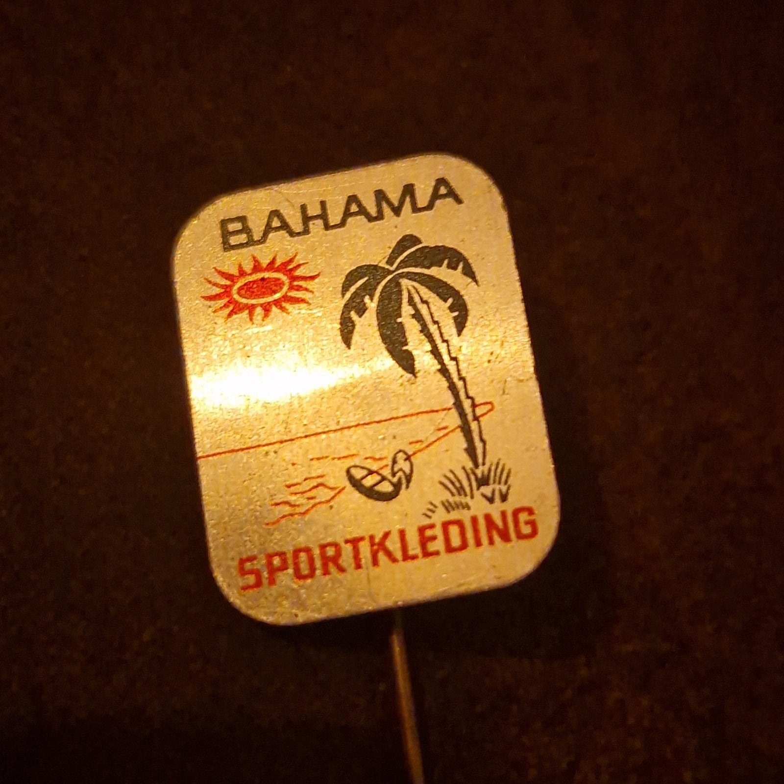 SPELDJE Bahama sportkleding, Verzamelen, Speldjes, Pins en Buttons, Ophalen of Verzenden, Zo goed als nieuw, Merk