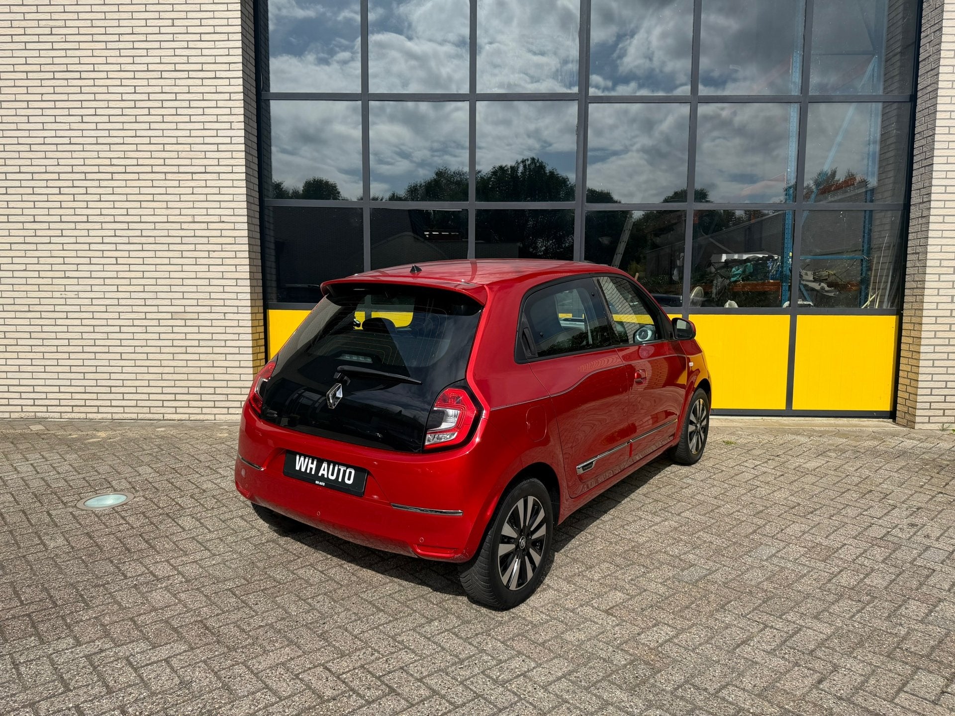 Renault Twingo Intens, Achteruitrijcamera, Groot scherm & Ha, Auto's, Renault, Voorwielaandrijving, Twingo, Gebruikt, Zwart