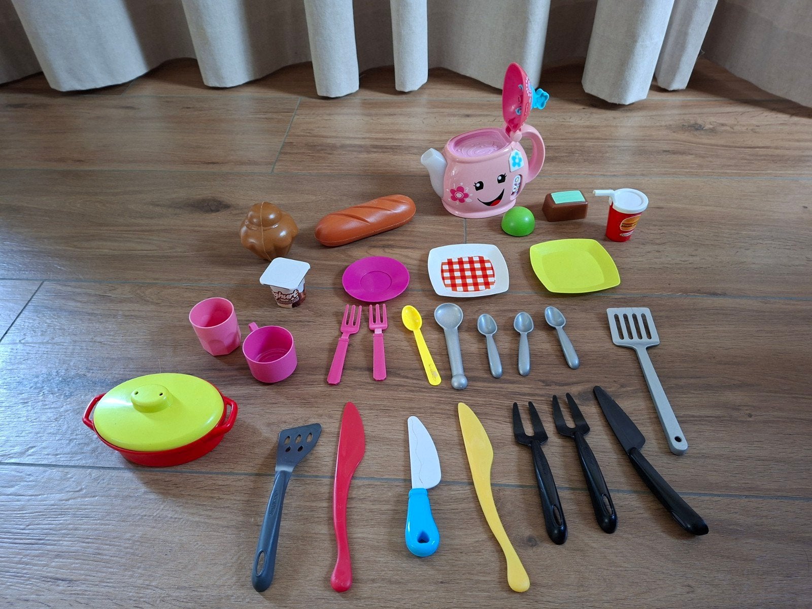 Speelgoed keukenset met theepot en bestek, Ophalen of Verzenden, Gebruikt, Overige typen
