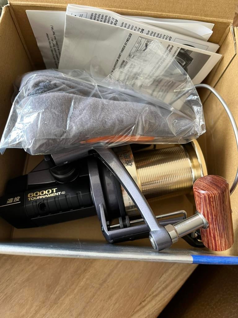 DAIWA TOURNAMENT S 6000T MOLENS 3X NIEUW IN DOOS ONGEBRUIKT, Ophalen, Nieuw, Molen