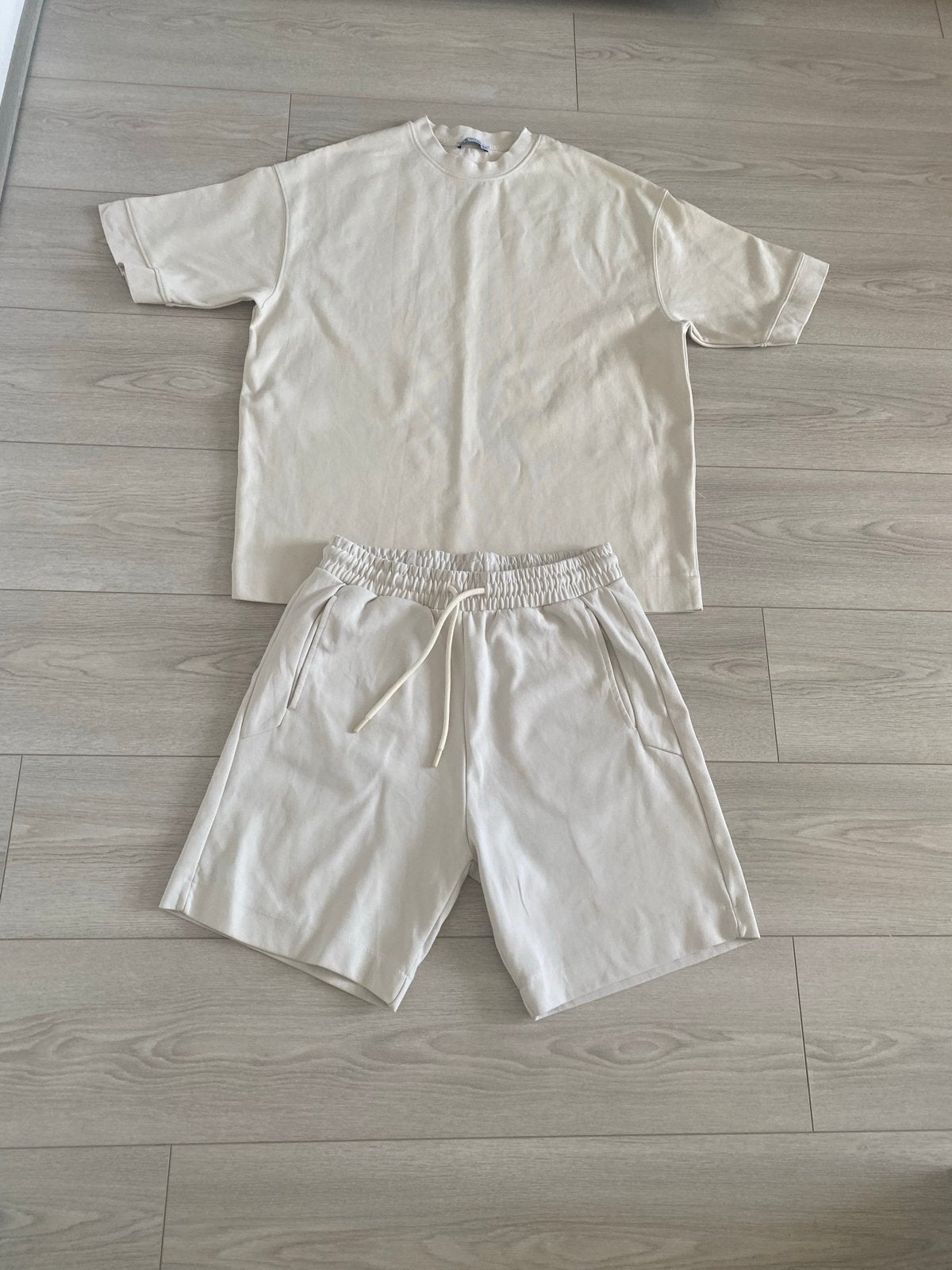 Zara T-shirt en korte broek set - Beige maat M, Ophalen of Verzenden, Zo goed als nieuw