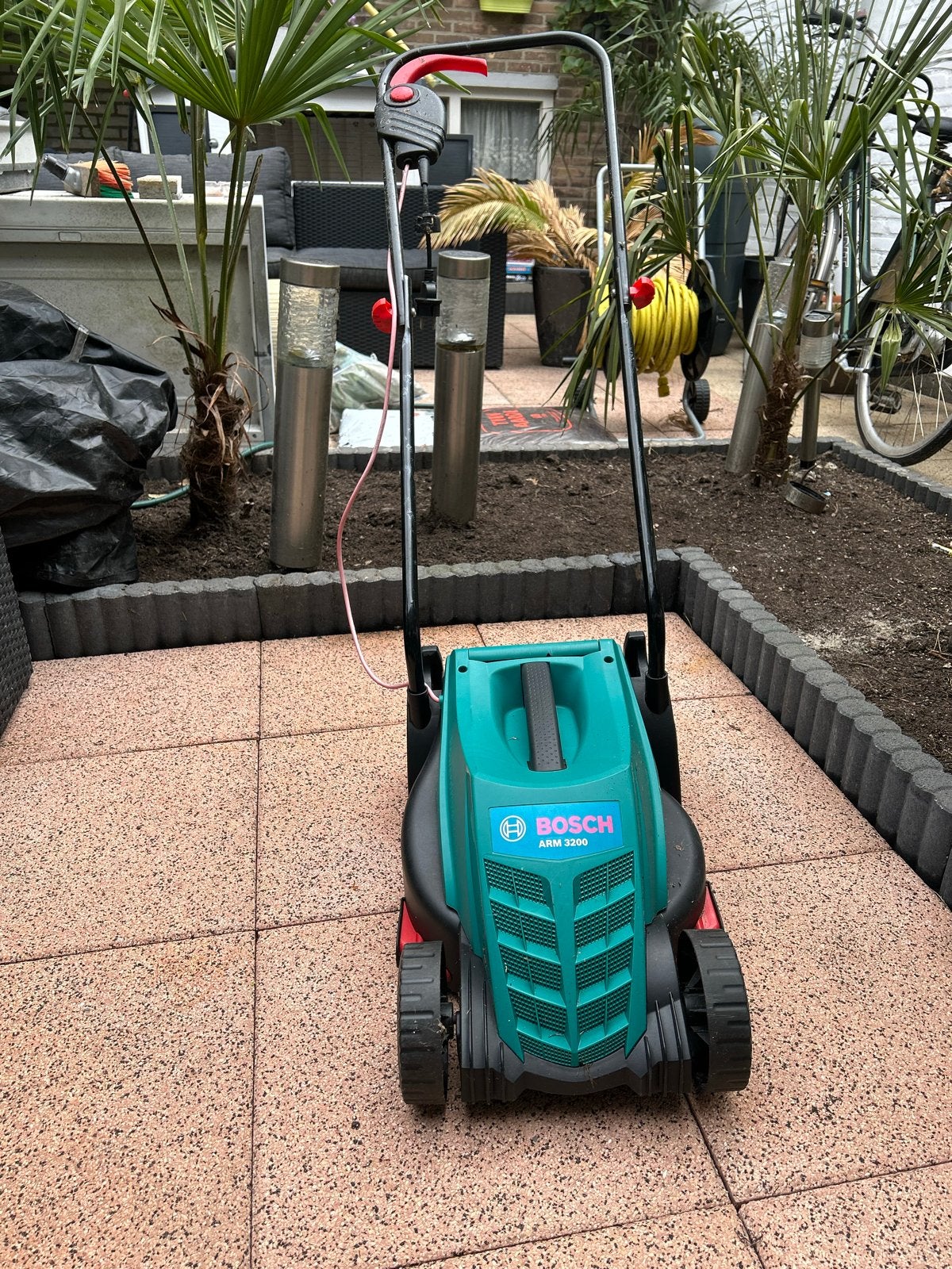 Bosch grasmaaier, Tuin en Terras, Grasmaaiers, Ophalen, Cirkelmaaier, Elektrische grasmaaier, Zo goed als nieuw