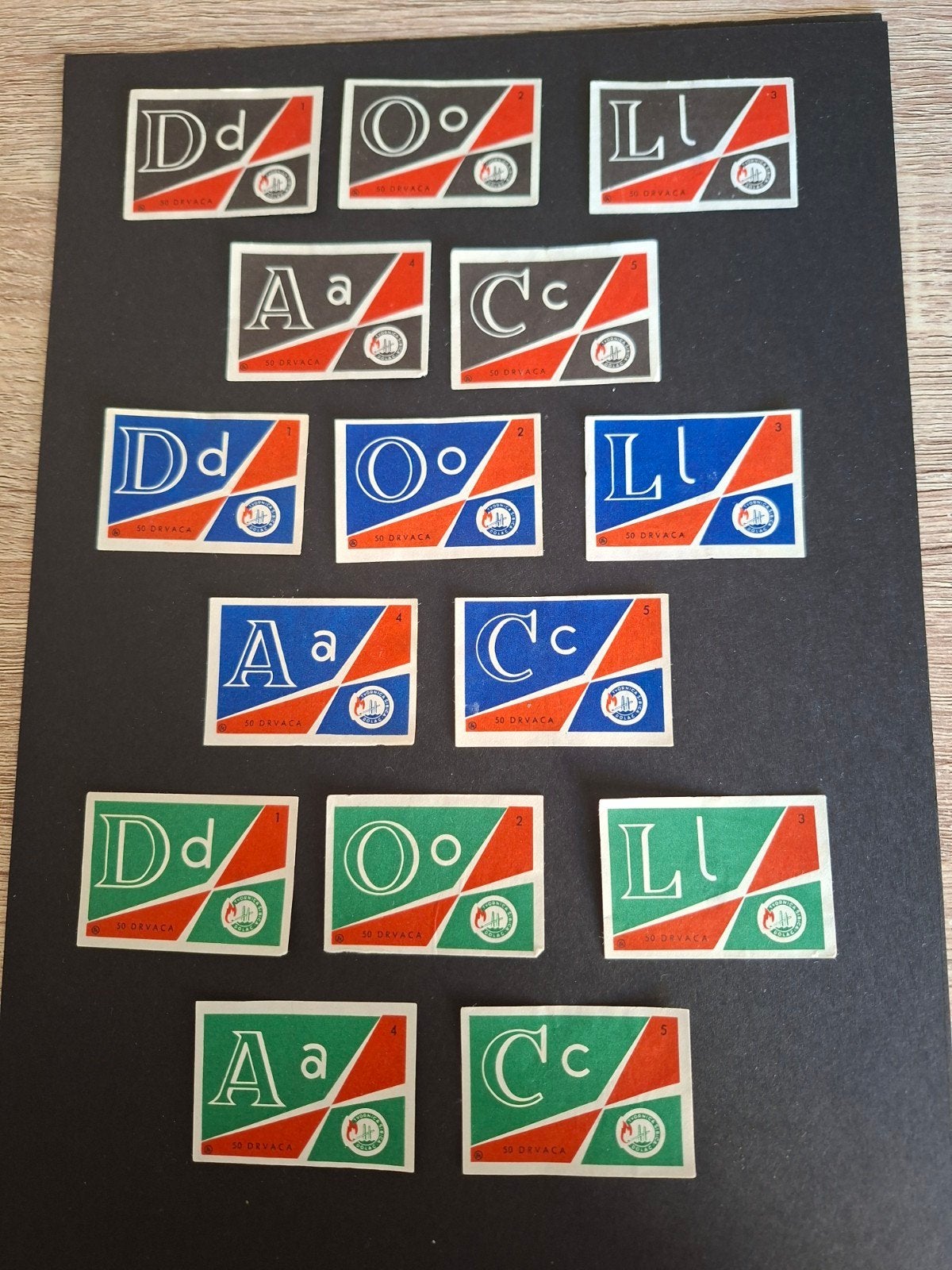 Lucifermerken.Joegoslavië 3 x 5  1 t/m 5,  3 kleuren DOLAC, Verzamelen, Verzenden, Zo goed als nieuw, Luciferdoosjes of -merken