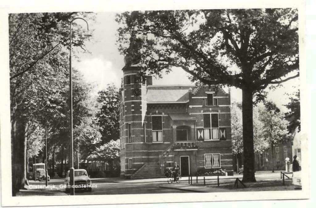 AK Oisterwijk - Gemeentehuis, Verzenden, 1960 tot 1980, Ongelopen, Noord-Brabant