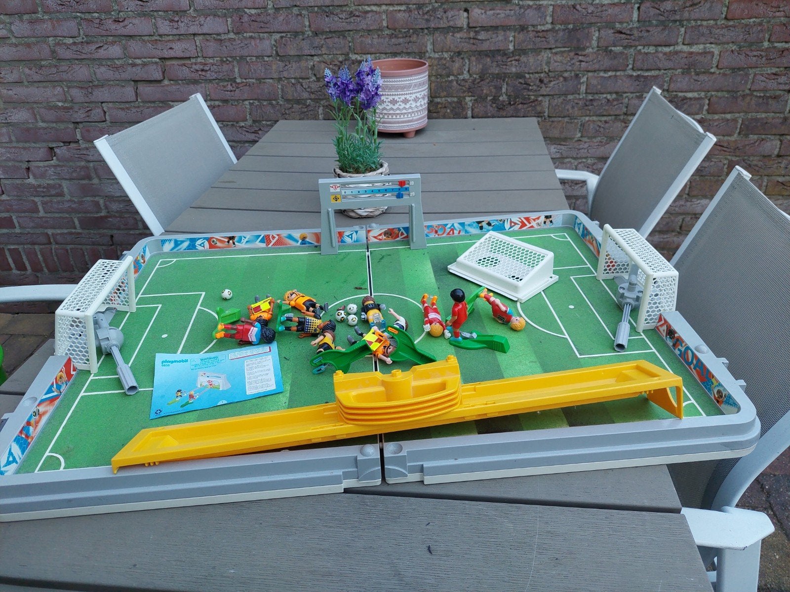 Playmobiel voetbalspel Nr. 6858, Ophalen of Verzenden, Zo goed als nieuw