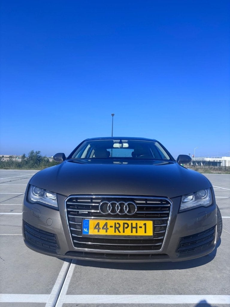 Audi A7 3.0TFSI Quattro 220KW S-tron 2011 Grijs, Beige, 2995 cc, 4 stoelen, 1760 kg