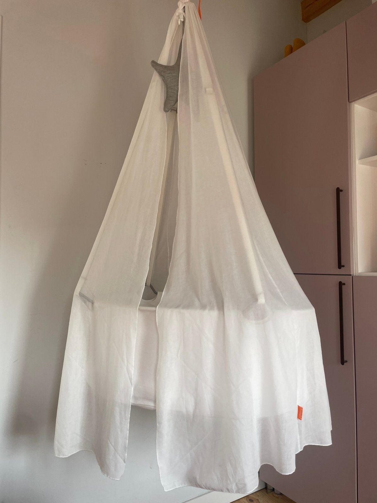 Leander hangwieg inclusief driepoot, matras en hemeltje, Ophalen, Zo goed als nieuw, Wieg