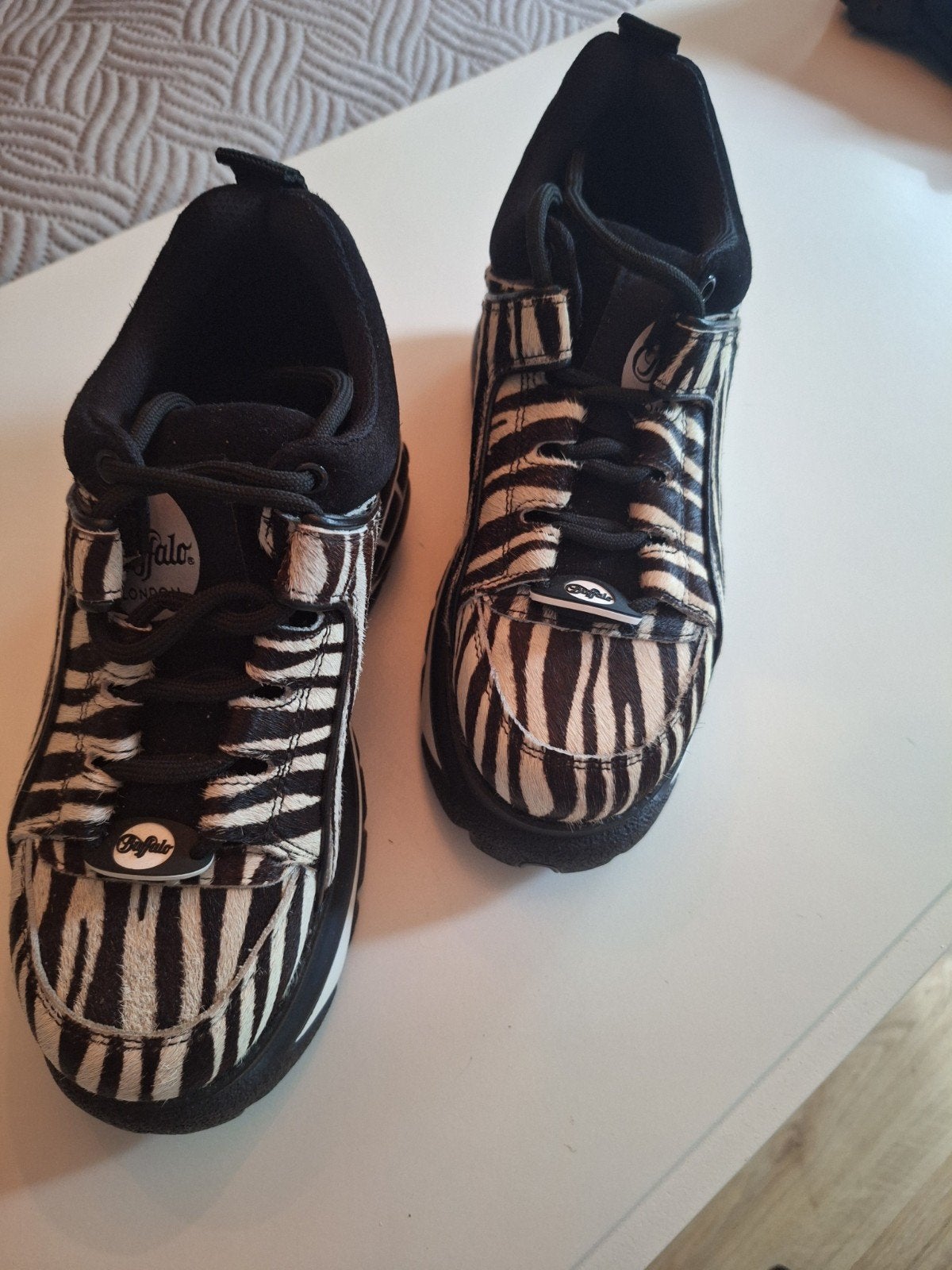 NIEUW !Zéér Aparte !Real Buffalo London "Zebra" Sneakers., Ophalen of Verzenden, Nieuw, Wit, Sneakers of Gympen