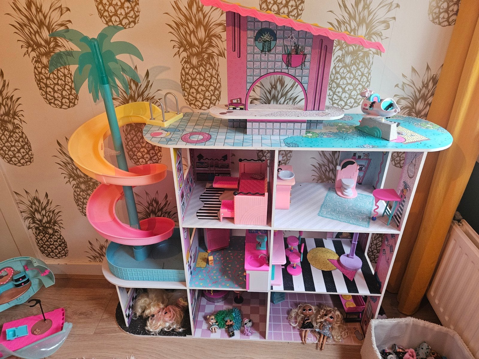 LOL Surprise Huis met camper, kapsalon en accessoires, Ophalen, Zo goed als nieuw, Poppenhuis
