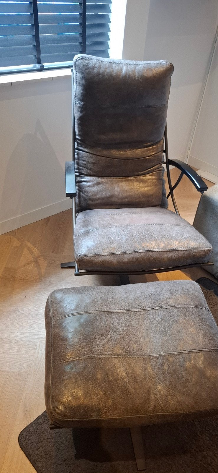 lederen draaistoel met voetenbank, Huis en Inrichting, Ophalen, Gebruikt, 50 tot 75 cm, Leer