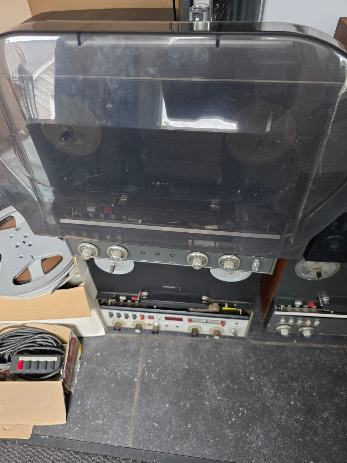 Vintage Bandrecorder met stofkap en banden, Audio, Tv en Foto, Bandrecorders, Ophalen of Verzenden, Bandrecorder, Met banden