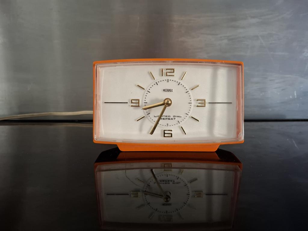 SPACE AGE VINTAGE RETRO ORANJE METAMEC TAFELKLOK WEKKER, Ophalen of Verzenden