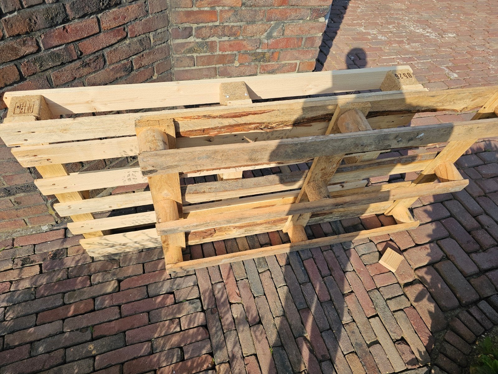 Gratis 2 houten pallets, Doe-het-zelf en Verbouw, Hout en Planken, Ophalen, Gebruikt, Pallet, Minder dan 200 cm