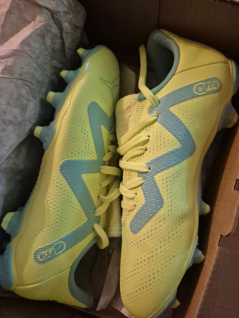 Puma voetbalschoenen nieuw maat 34, Maat XS of kleiner, Verzenden, Nieuw, Schoenen