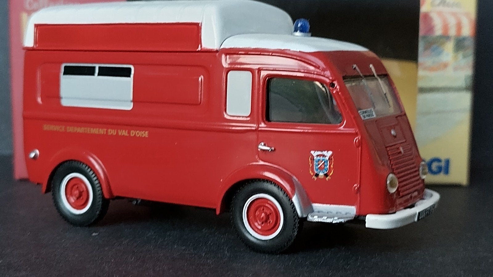 Renault 1000 Kgs Ambulance 1:43 Corgi Pol, Hobby en Vrije tijd, Modelauto's | 1:43, Auto, Zo goed als nieuw, ., Corgi
