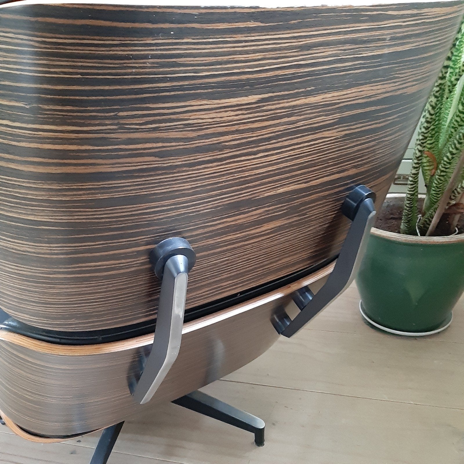 Eames Lounge Chair en Ottoman - Zwart Leer & Hout, Ophalen, Gebruikt, Modern Design Klassiek, Zwart