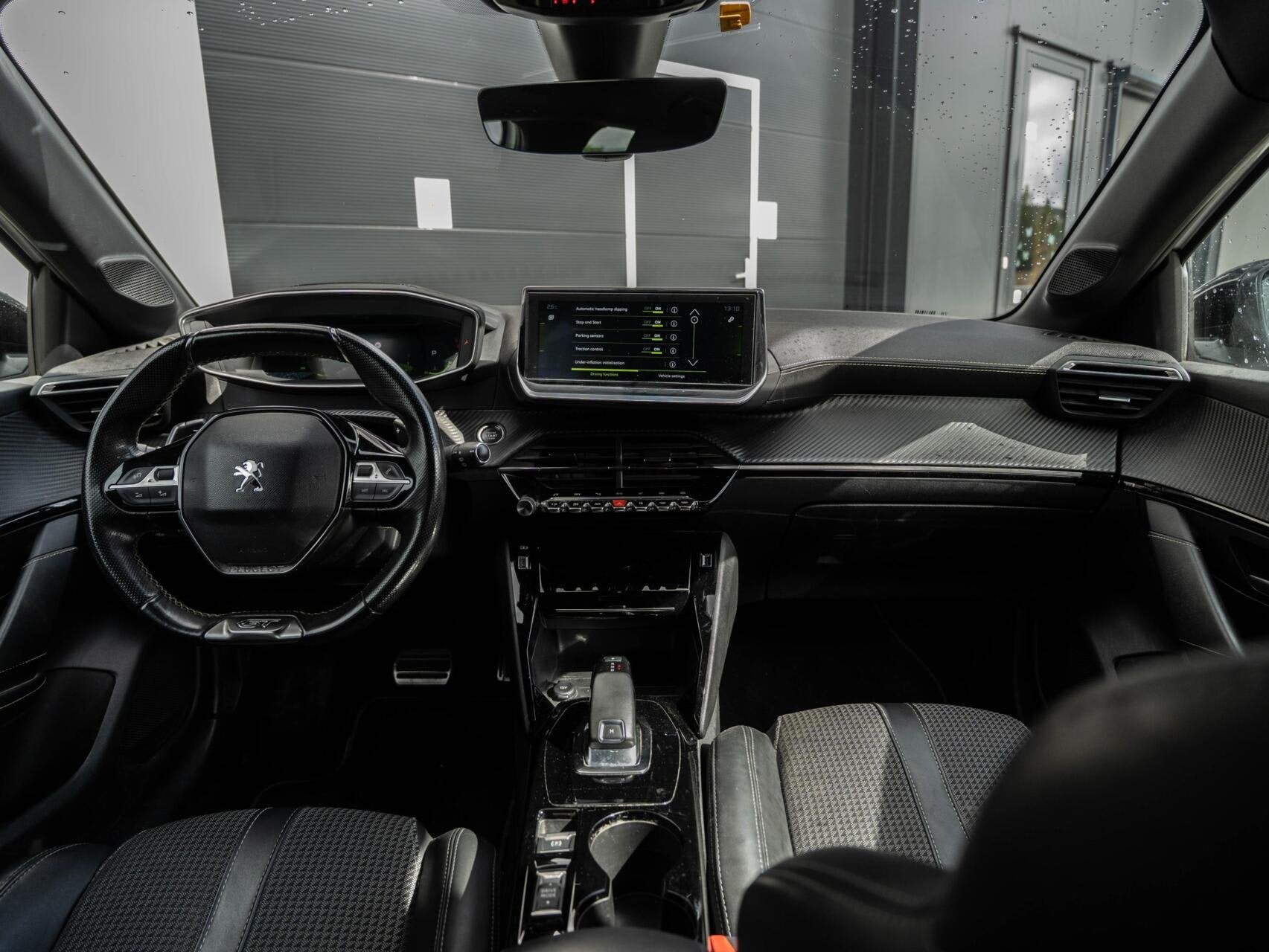 Peugeot 208 1.2 PureTech GT-Line Keyless|Cam|Carplay|VOL!, Auto's, Dealer onderhouden, 101 pk, Euro 6, Leder en Stof