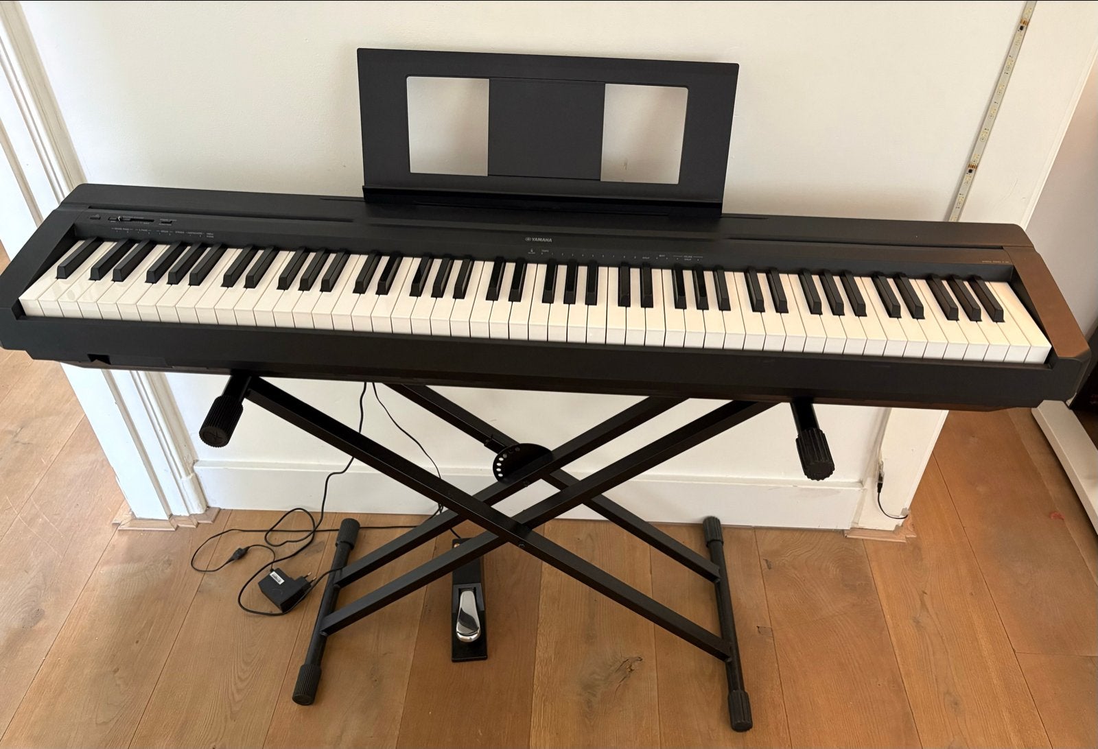 Yamaha P-45 elektrische piano met pedaal, standaard en kruk, Ophalen, Gebruikt, Zwart, Digitaal