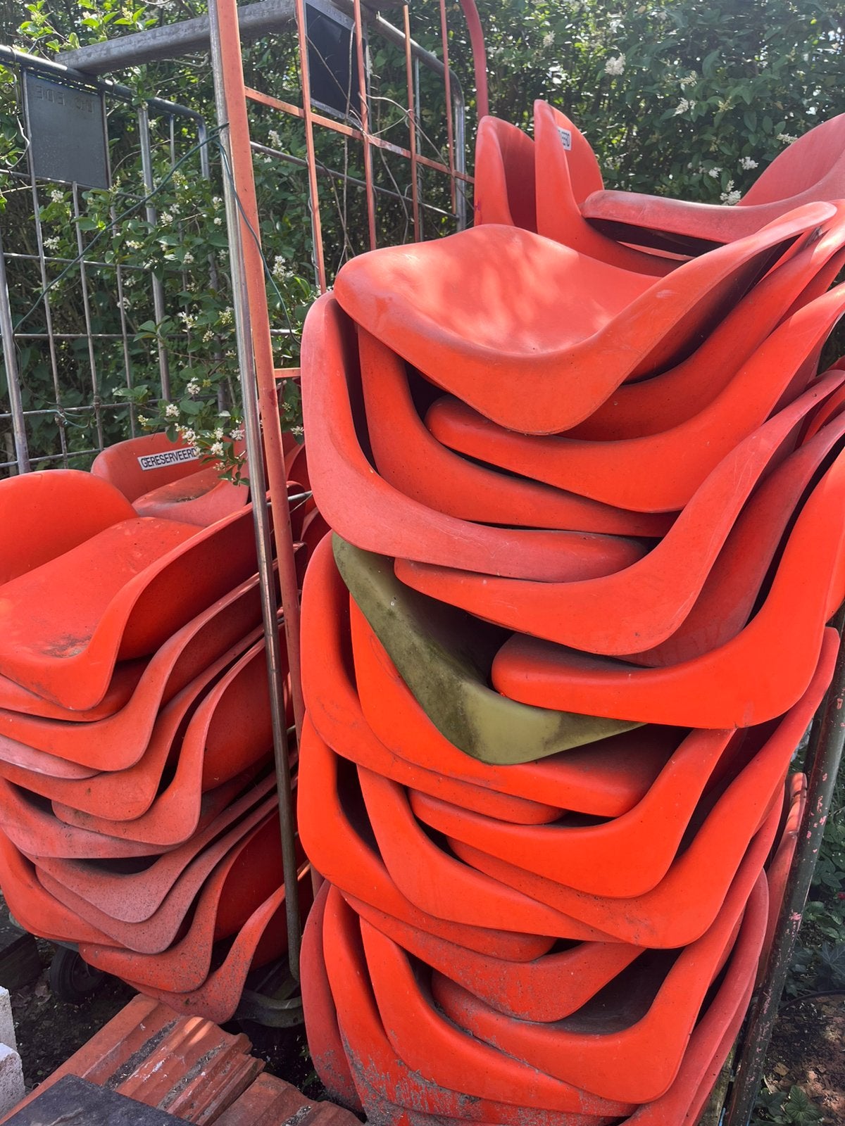 Oranje kuipstoelen / stadionstoelen te koop, Ophalen, Zo goed als nieuw