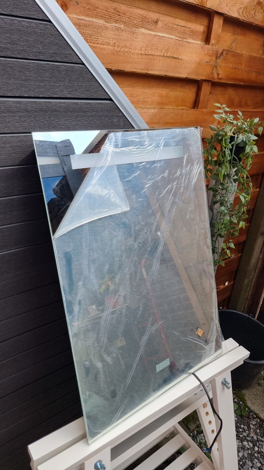 Nieuwe spiegel met LED verlichting en speakers, Minder dan 50 cm, Nieuw, Ophalen of Verzenden, Minder dan 100 cm