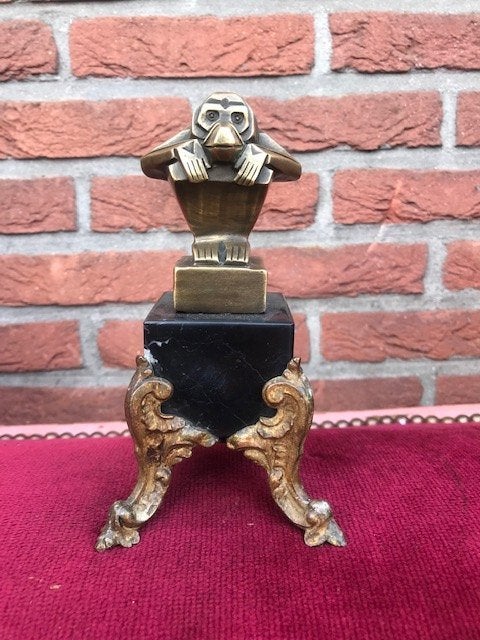 bronzen sculptuurtje van een knielende aap, Antiek en Kunst, Ophalen of Verzenden, Brons