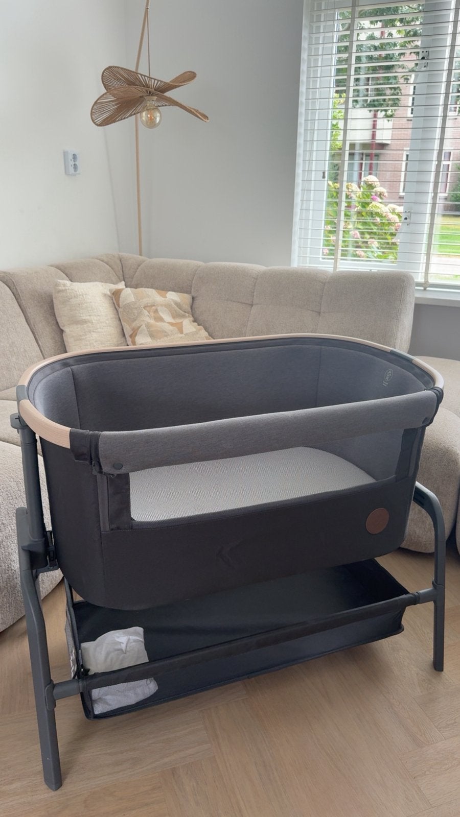 Maxi-Cosi Co-Sleeper – Grijs/Hout – In hoogte verstelbaar, Kinderen en Baby's, Babywiegjes en Ledikanten, Ophalen, Zo goed als nieuw