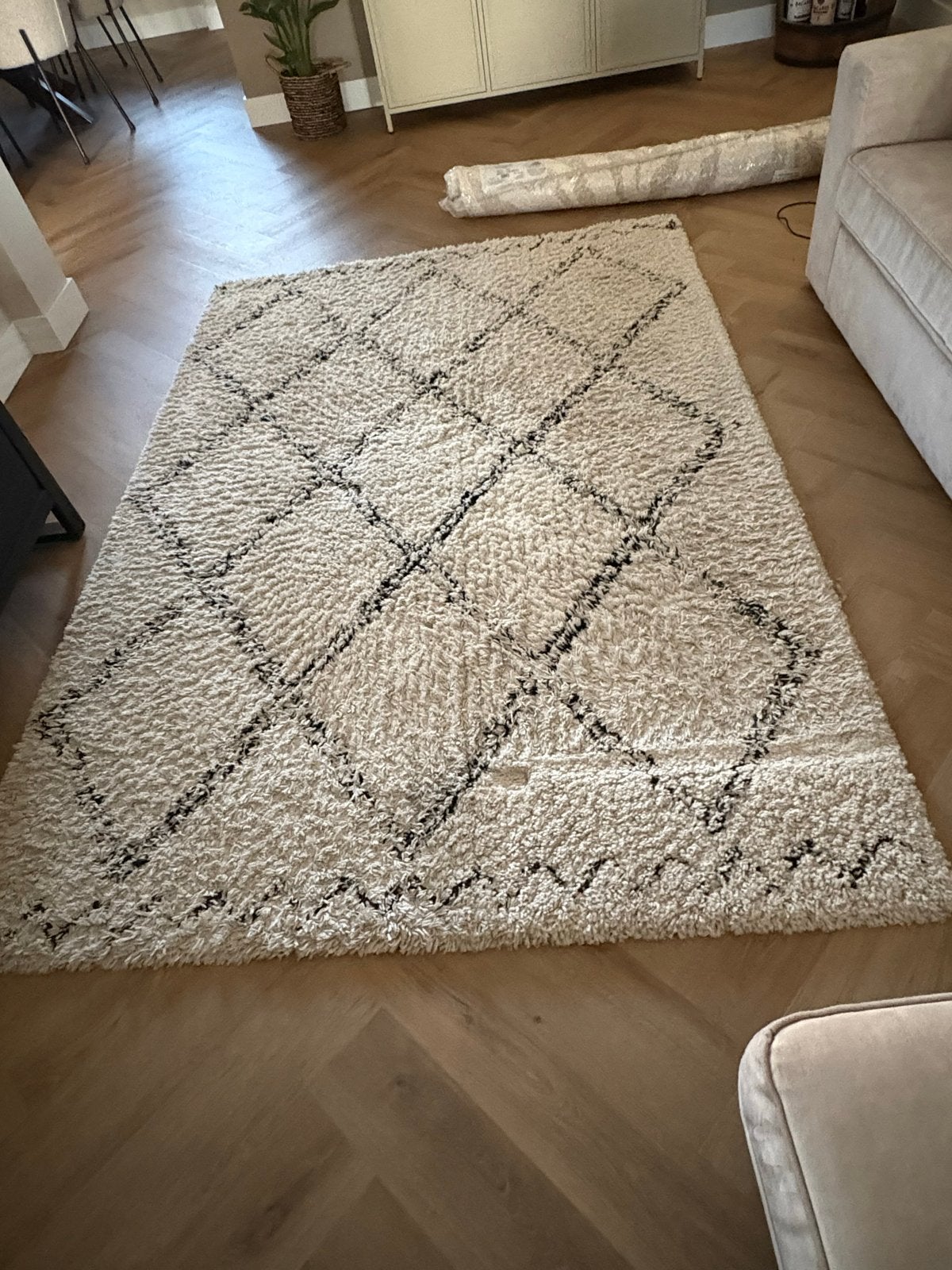 Vloerkleed 160x230 cm - Crème met zwart patroon, Huis en Inrichting, Gebruikt, 150 tot 200 cm, 200 cm of meer, Ophalen of Verzenden