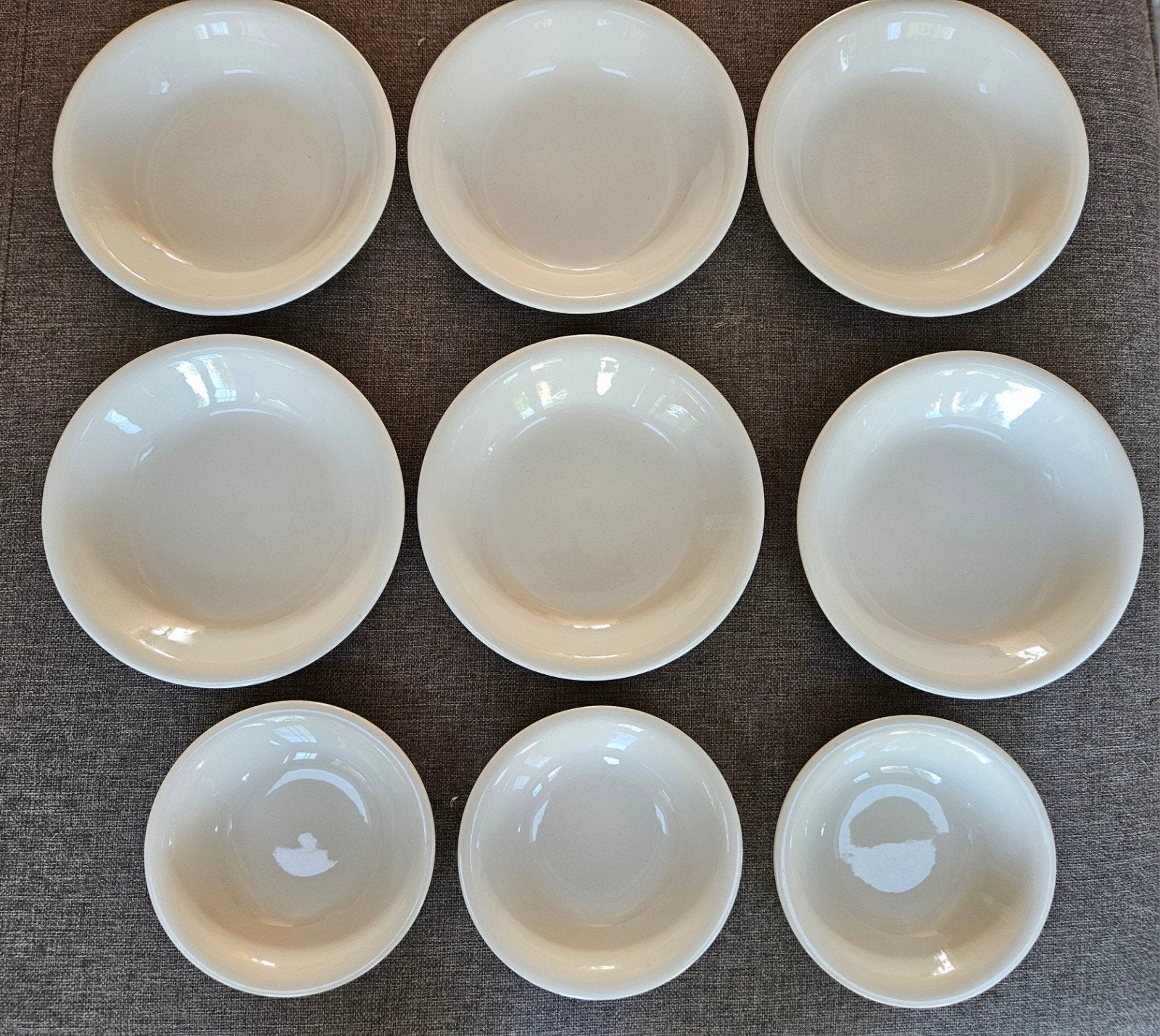 Negen witte HEMA kommen / schaaltjes / diepe bordjes, Huis en Inrichting, Keuken | Servies, Keramiek, Ophalen of Verzenden, Zo goed als nieuw